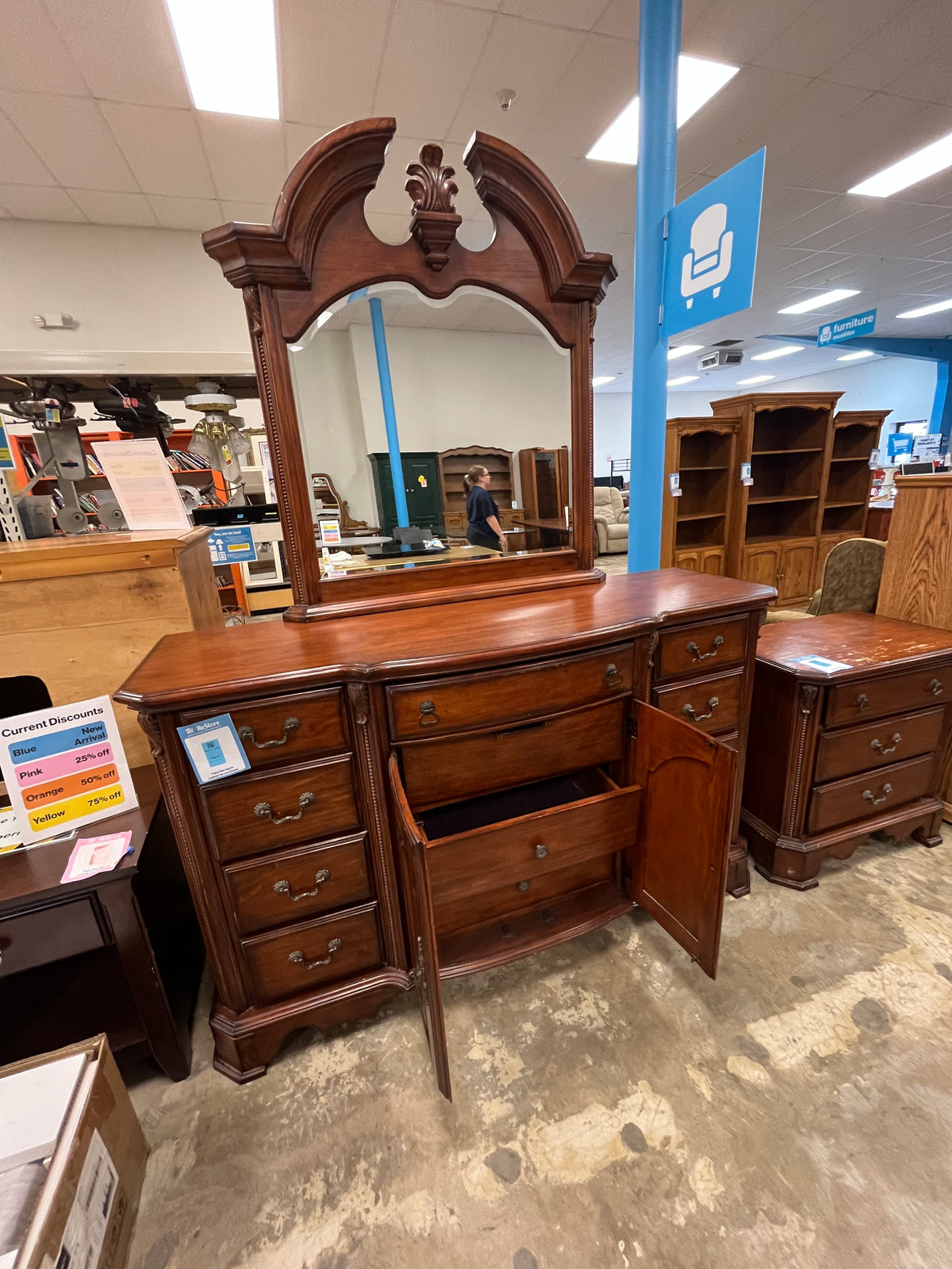 Dresser w/ mirror